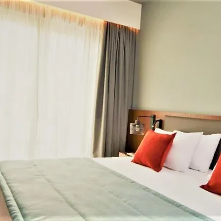 Light Golden Hotel * Warna